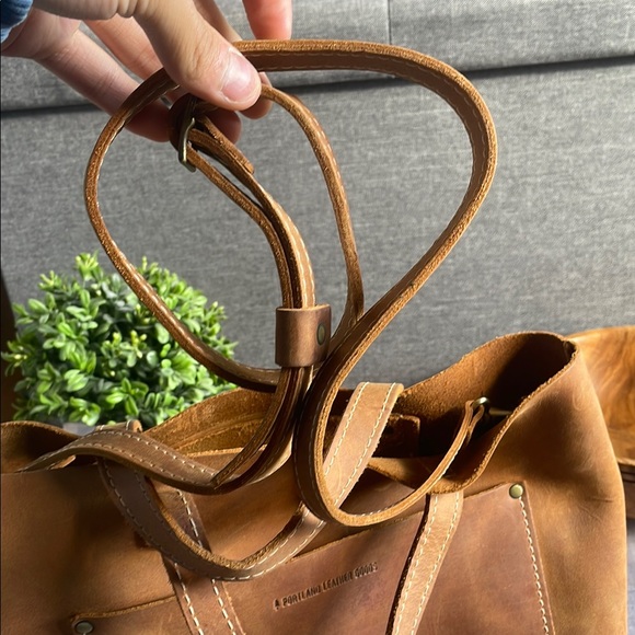 Portland Leather Dakota Medium Cross Body Tote - Picture 11 of 11